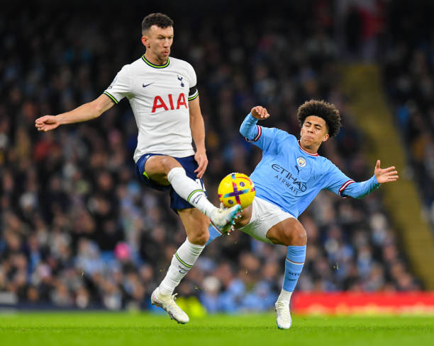 由于突然的 由于突然的