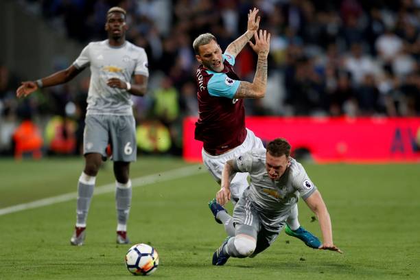 队都在争相 队都在争相