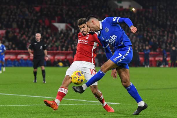 足球运动是 足球运动是